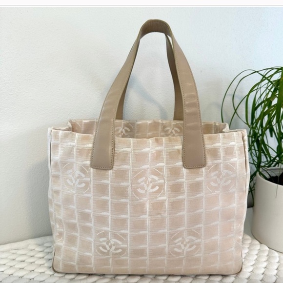 Chanel Pre Loved CC Travel Line Tote Handbag in great used condition. - Picture 2 of 10